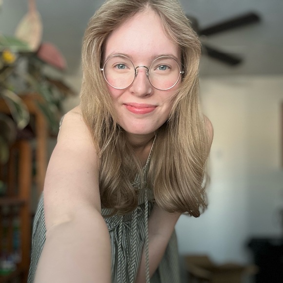 Meet your Posher, Sarah - Picture 1 of 1